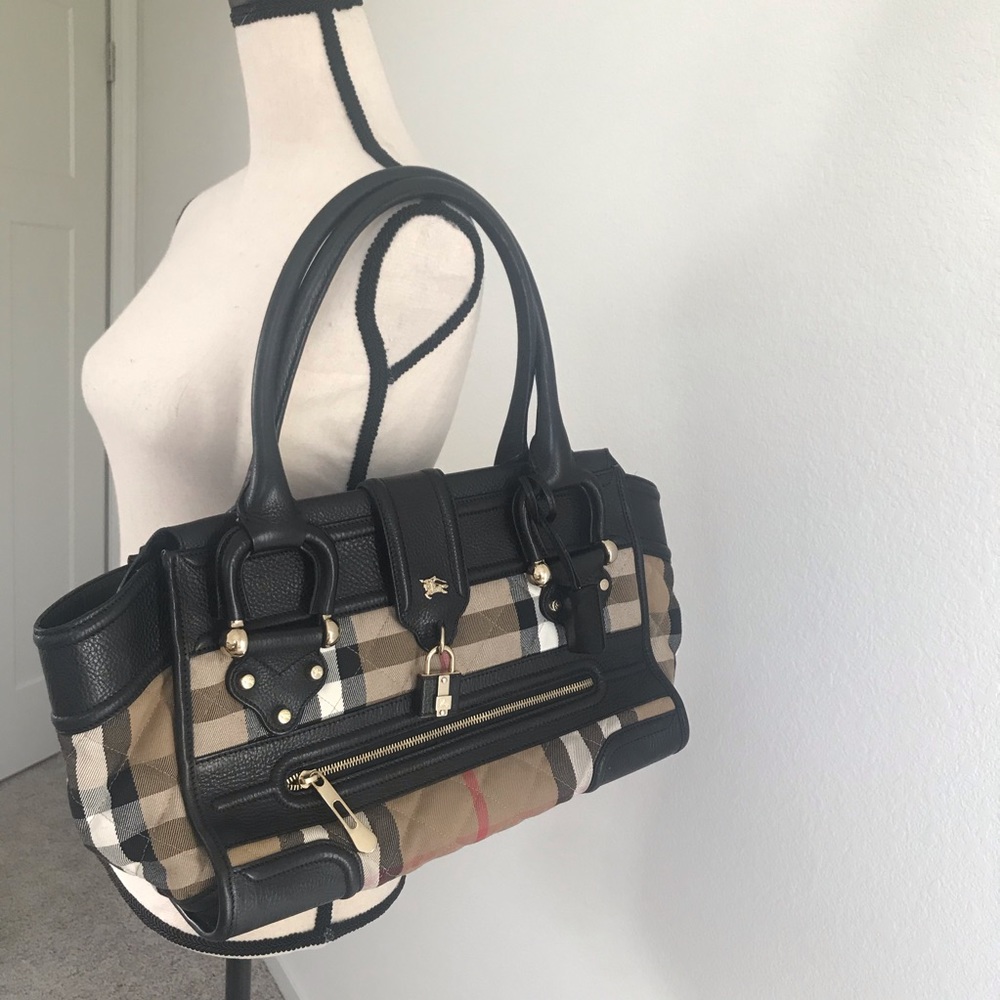 SOLD! Burberry Large Manor Check bag. - Picture 2 of 8